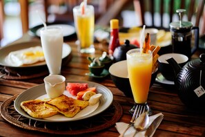 Sudah termasuk sarapan ala kontinental setiap hari