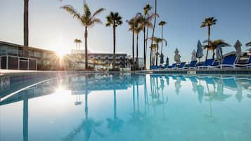 Outdoor pool, pool umbrellas, sun loungers