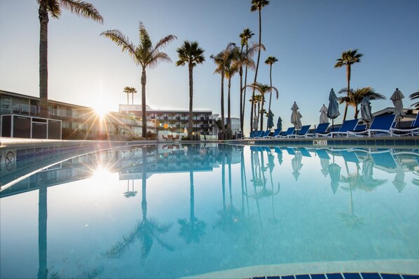 Outdoor pool, pool umbrellas, sun loungers