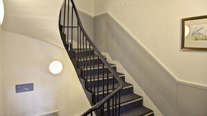 Staircase - Fountain Court Morrison (Edinburgh)