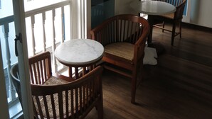 Free daily buffet breakfast  - Perak Hotel (Singapore)