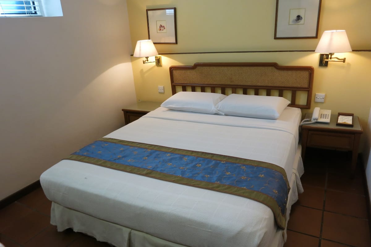 Standard Room | In-room safe, desk, bed sheets