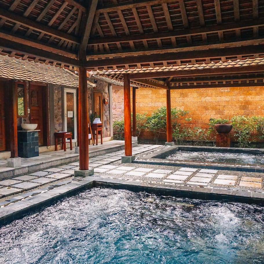 Couples treatment rooms, sauna, hot tub, steam room, Turkish bath