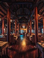 2 restaurants, breakfast served