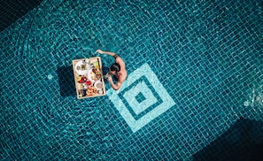 3 piscines extérieures