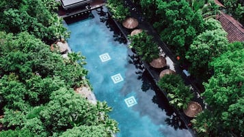 3 outdoor pools