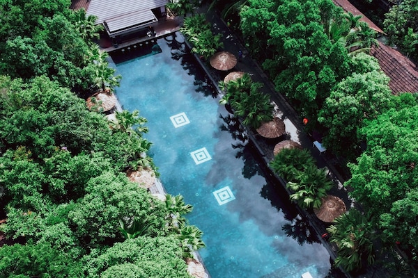 3 albercas al aire libre