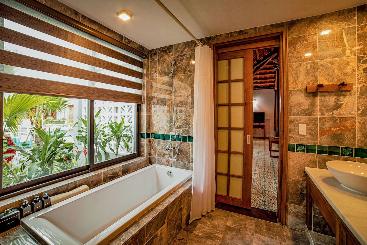 combined shower/bathtub, rainfall showerhead, designer toiletries