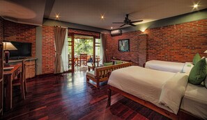 Minibar, in-room safe, desk, blackout curtains - Pilgrimage Village Hue (Hue)