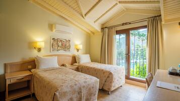 Deluxe-Zimmer | Hochwertige Bettwaren, Minibar, Zimmersafe, Verdunkelungsvorhänge