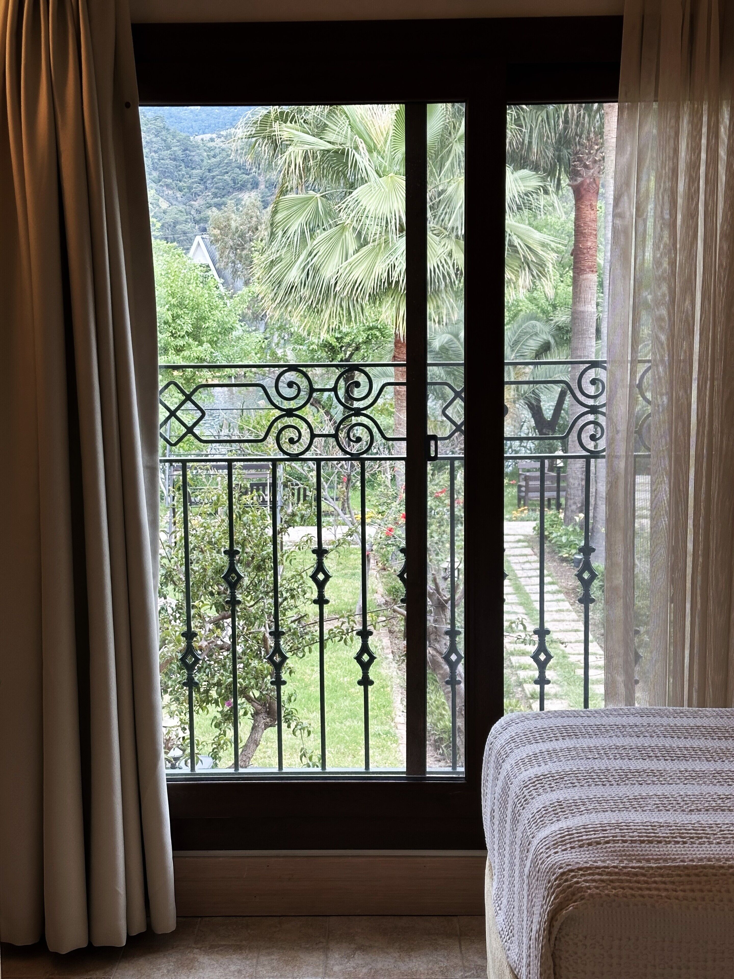 Ropa de cama de alta calidad y minibar 