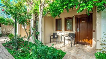 Suite | Luxe beddengoed, een minibar, een kluis op de kamer