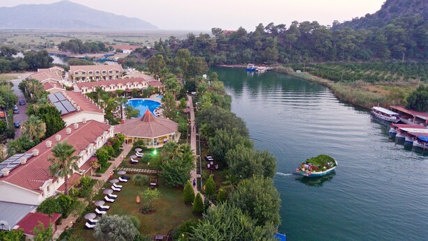 A resort with a swimming pool, a boat dock, and a river view. - Dalyan Resort - Special Class (Ortaca)