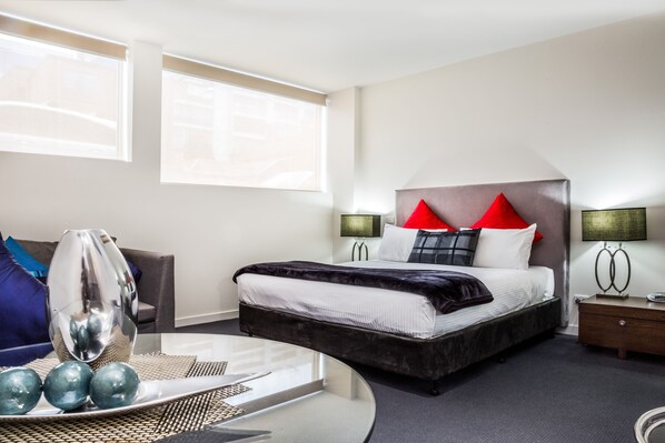 Minibar, individually furnished, desk, blackout curtains - Adara Hotel Richmond (Richmond)