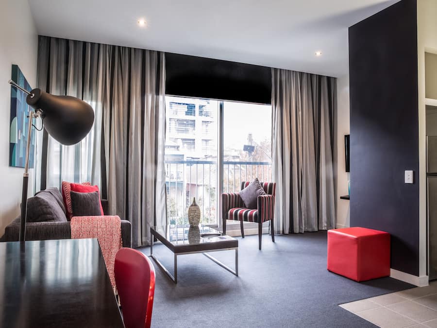 Apartemen Eksekutif, 1 kamar tidur | Minibar, dilengkapi dengan perabotan berbeda-beda, dan meja kerja