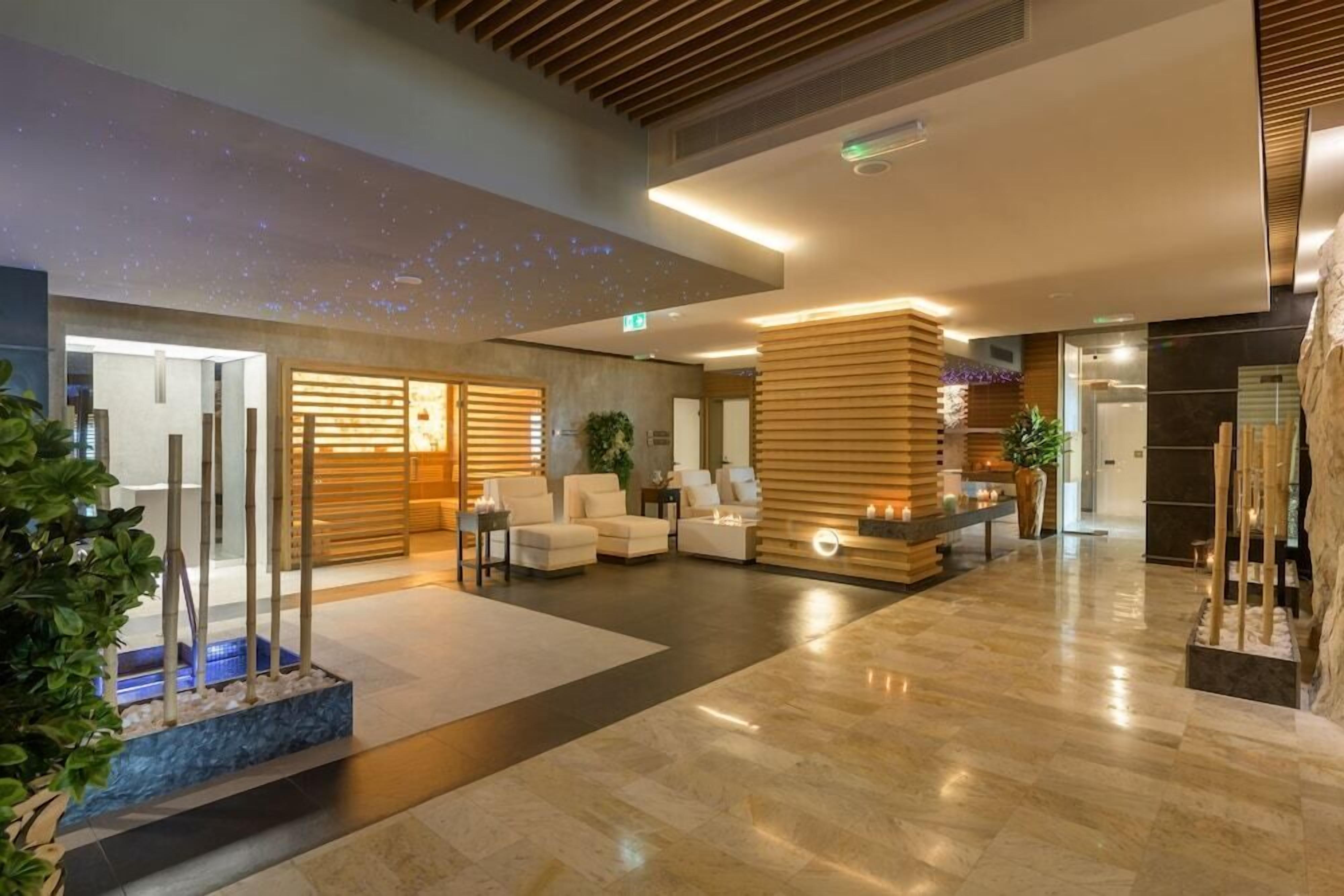 Sauna, body treatments, hydrotherapy, aromatherapy, body wraps