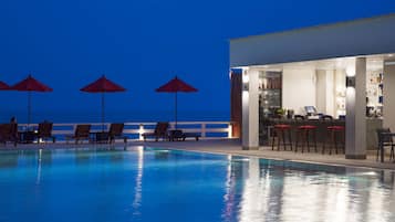 Poolside bar