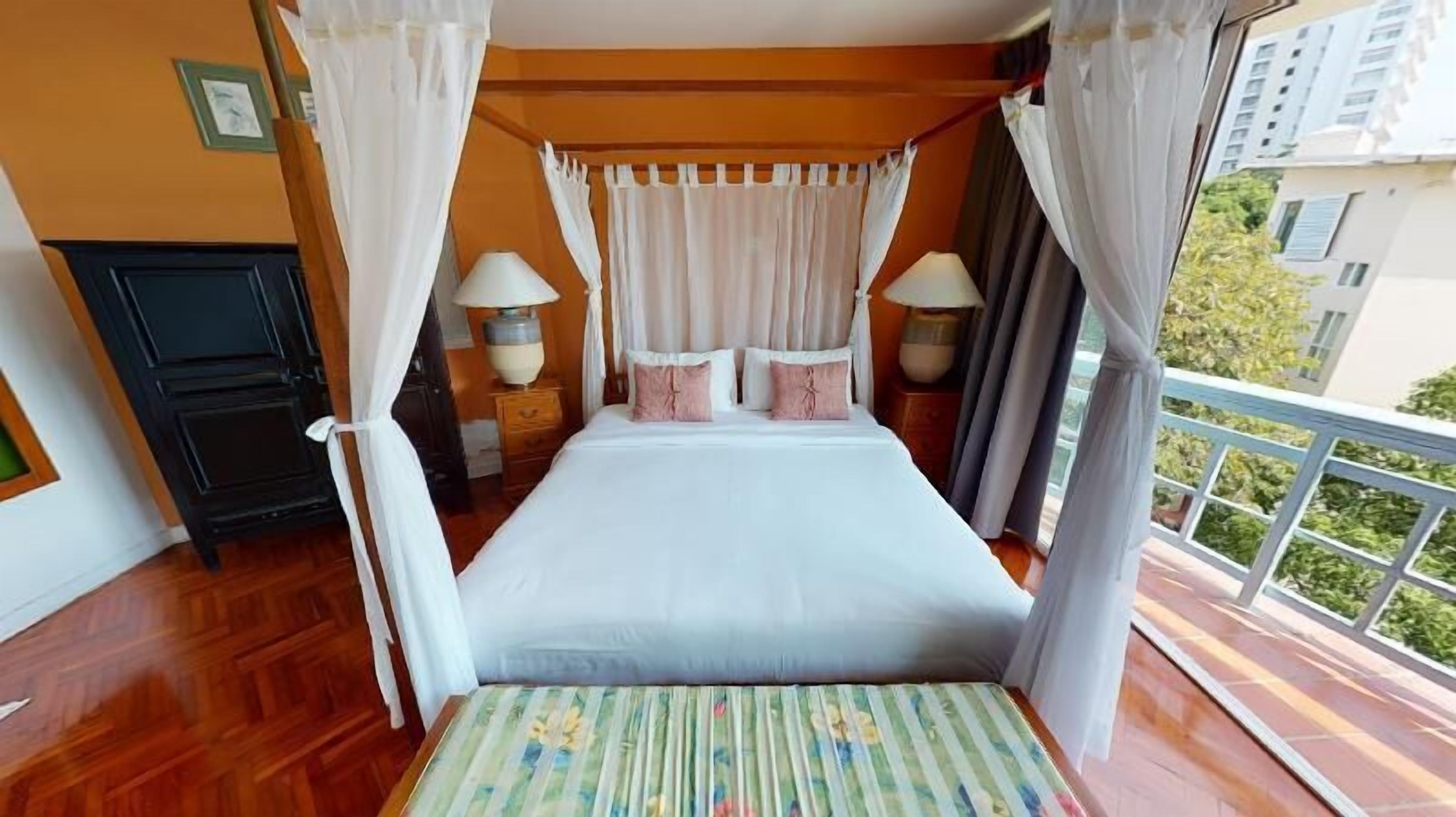 In-room safe, soundproofing, free WiFi