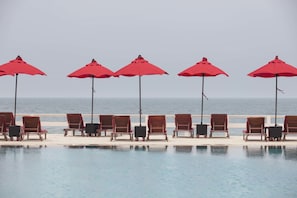 2 Außenpools, Sonnenschirme, Liegestühle