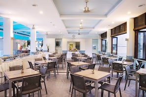 2 restaurants, breakfast, lunch, dinner served; Thai cuisine