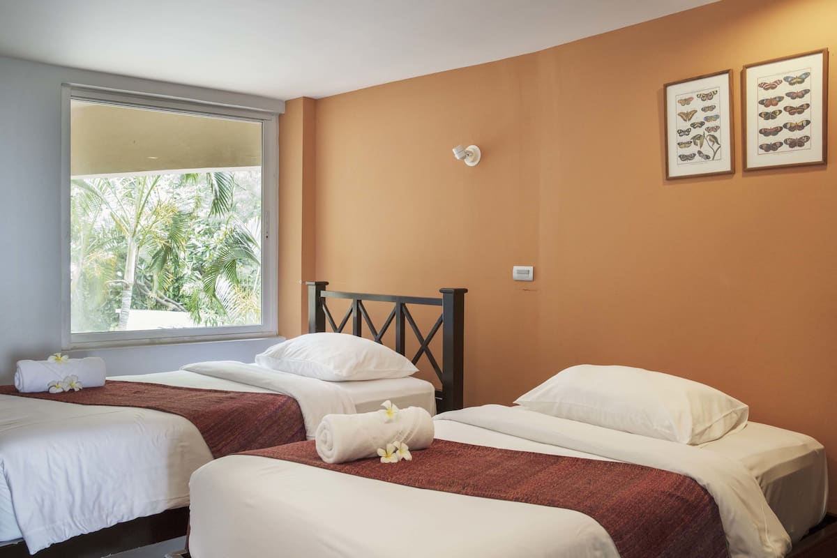 Ocean View Duplex | In-room safe, soundproofing, WiFi (free)