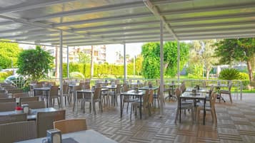 Café da manhã, almoço e jantar