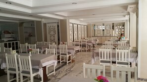 Breakfast, lunch and dinner served - Halıcı Hotel (Marmaris)