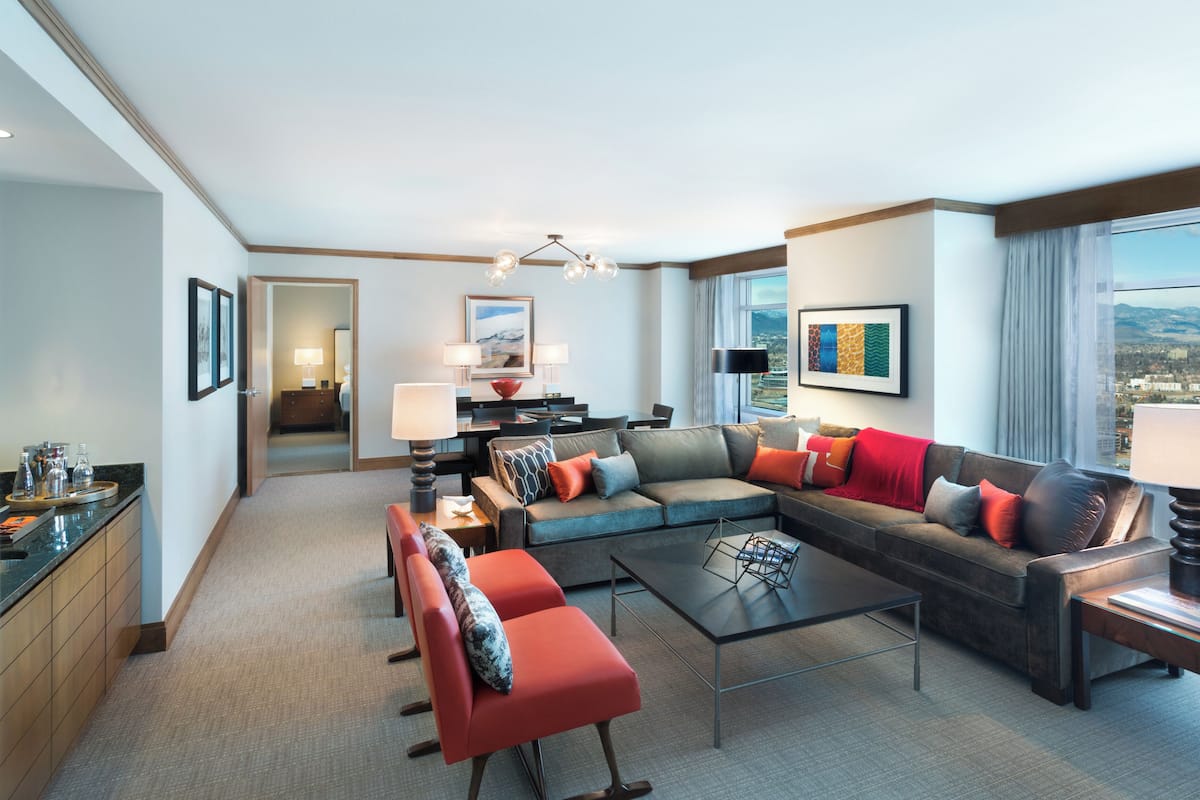 Suite (Cottonwood) | Living area | 46-inch LED TV with cable channels, TV