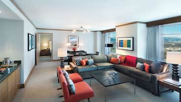 Suite (Cottonwood) | Living area | 46-inch LED TV with cable channels, TV