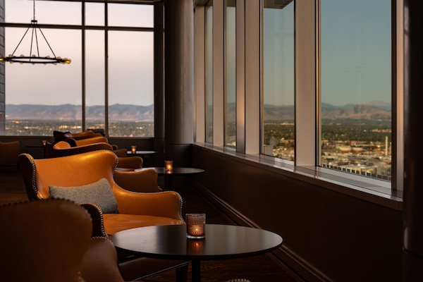 2 bars/lounges, cocktailbar, lobbylounge