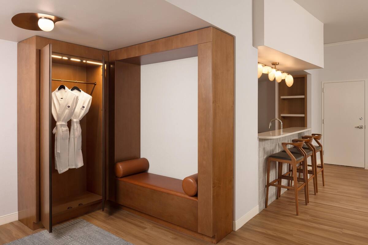 Suite (Blue Spruce) | Ropa de cama de alta calidad y camas con pillow-top