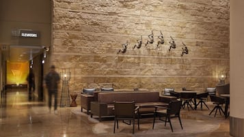 บริเวณนั่งเล่นที่ล็อบบี้