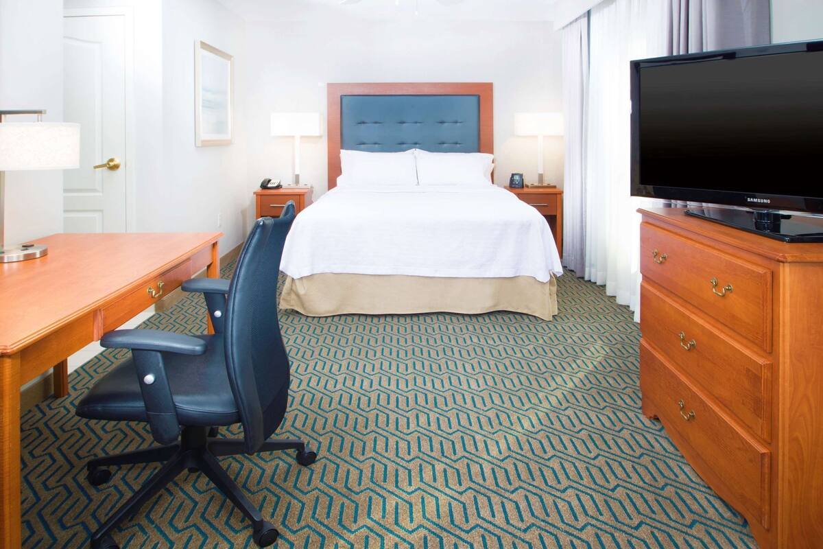 In-room safe, desk, iron/ironing board, free cribs/infant beds