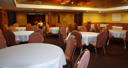 Shiretown Inn & Suites