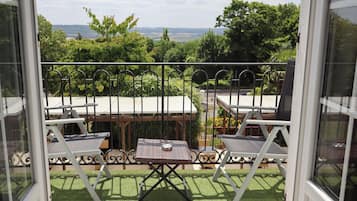 Premium bedding, pillow-top beds, in-room safe, desk