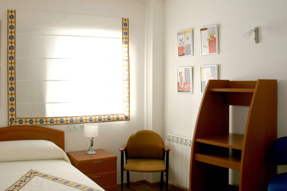 In-room safe, WiFi (free), bed sheets