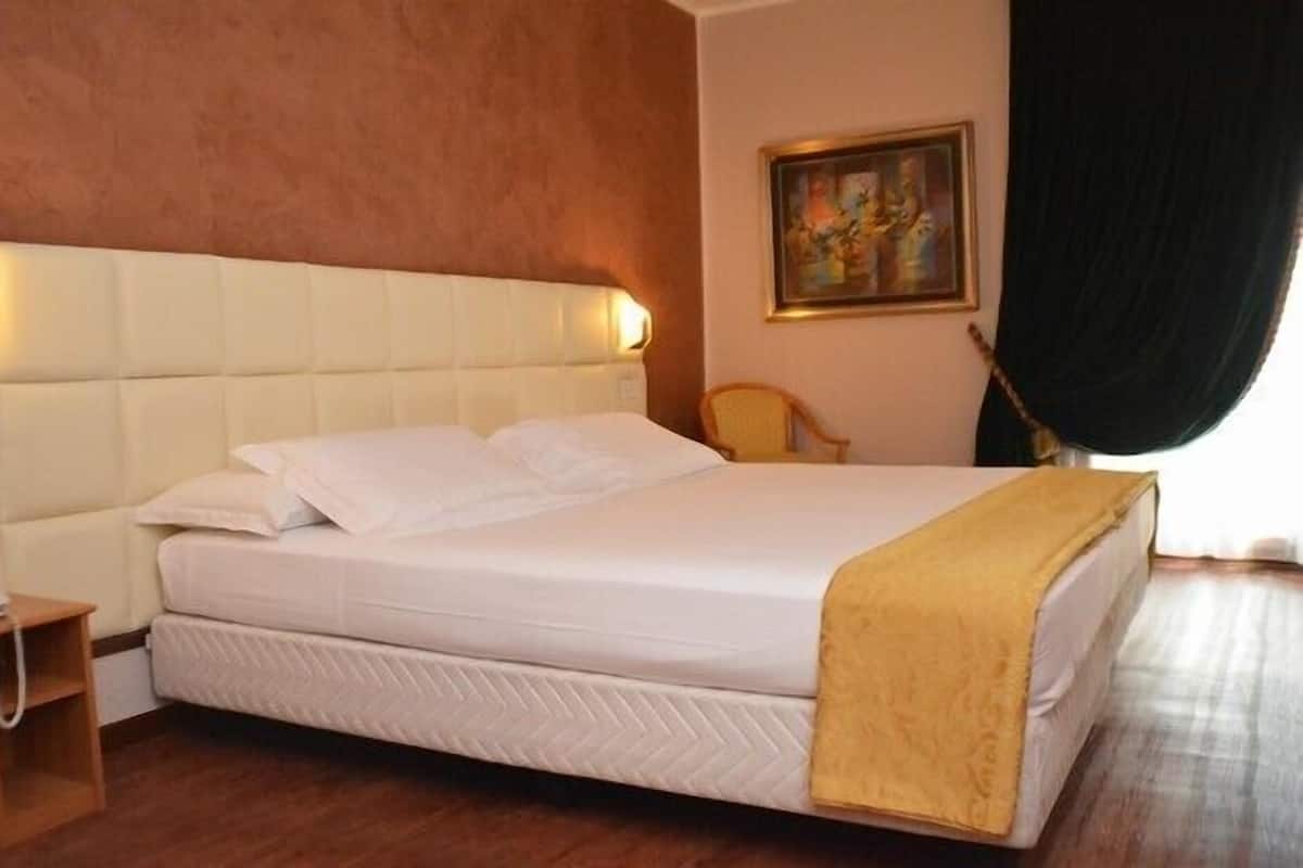 Superior Double Room Single Use | Premium bedding, minibar, in-room safe, desk