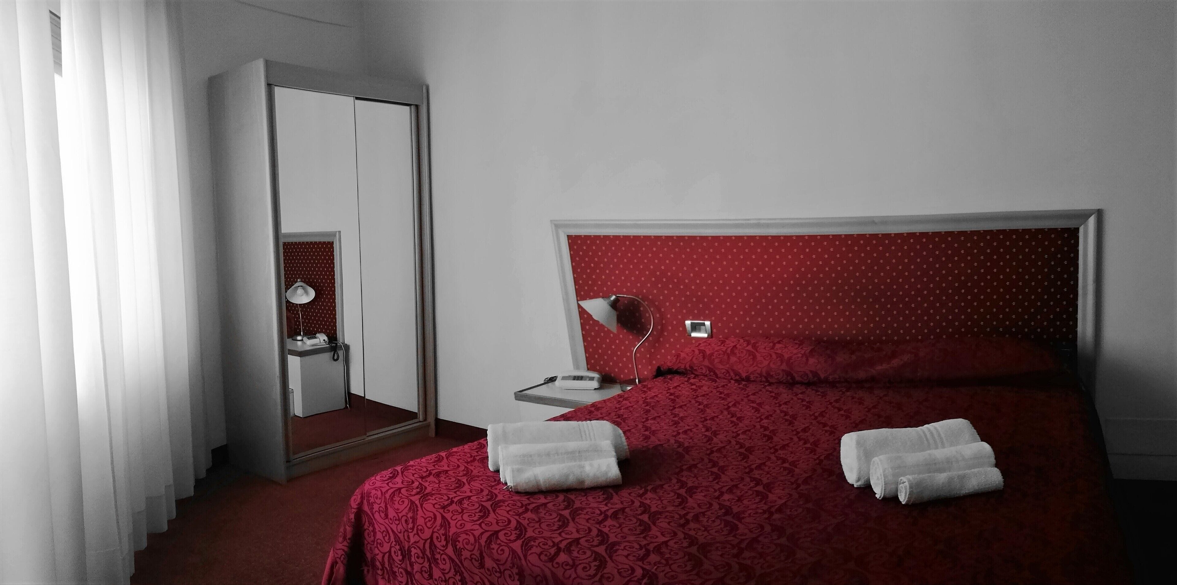 意大利 Frette 床单、高档床上用品、加厚床垫、办公桌