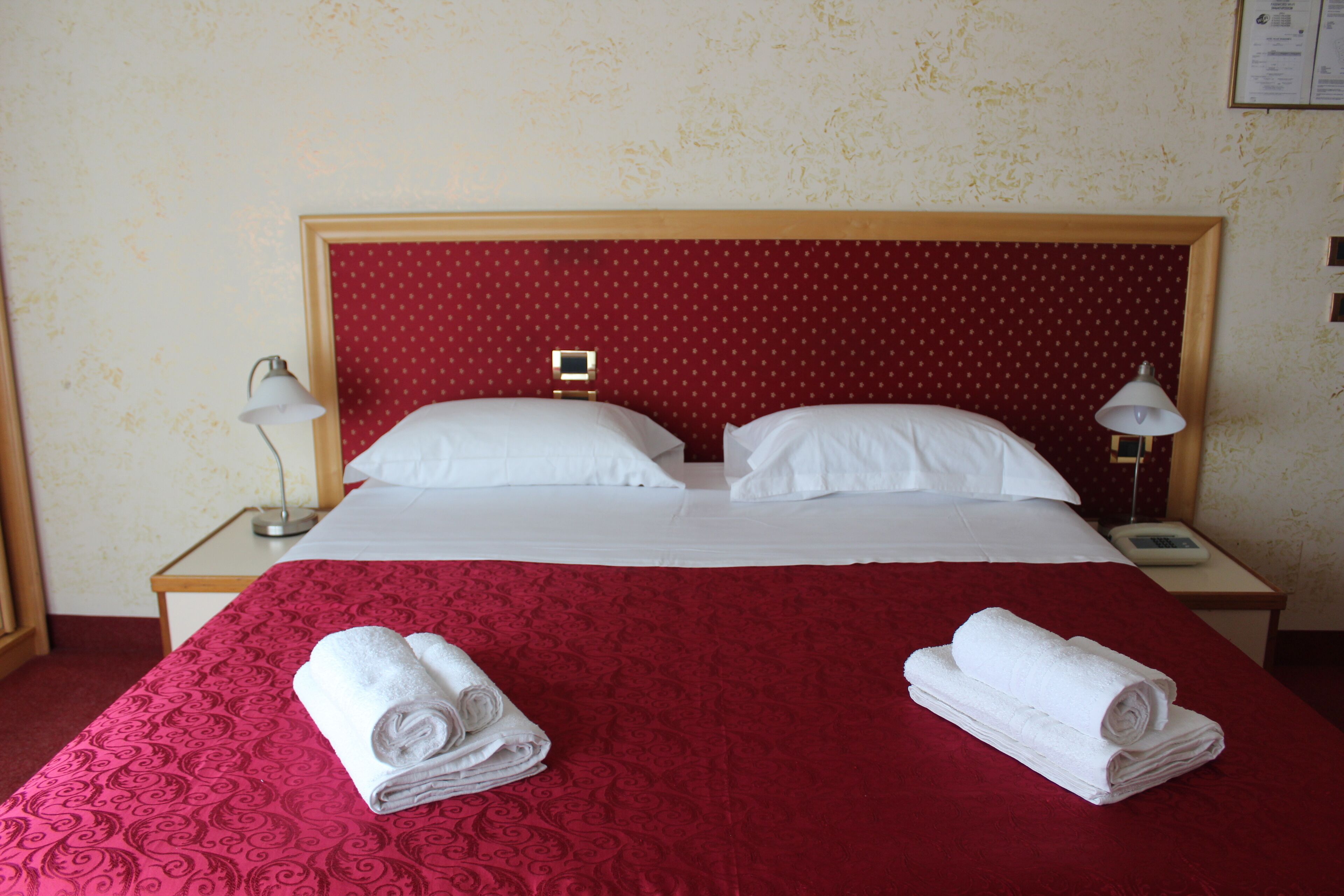 意大利 Frette 床单、高档床上用品、加厚床垫、办公桌