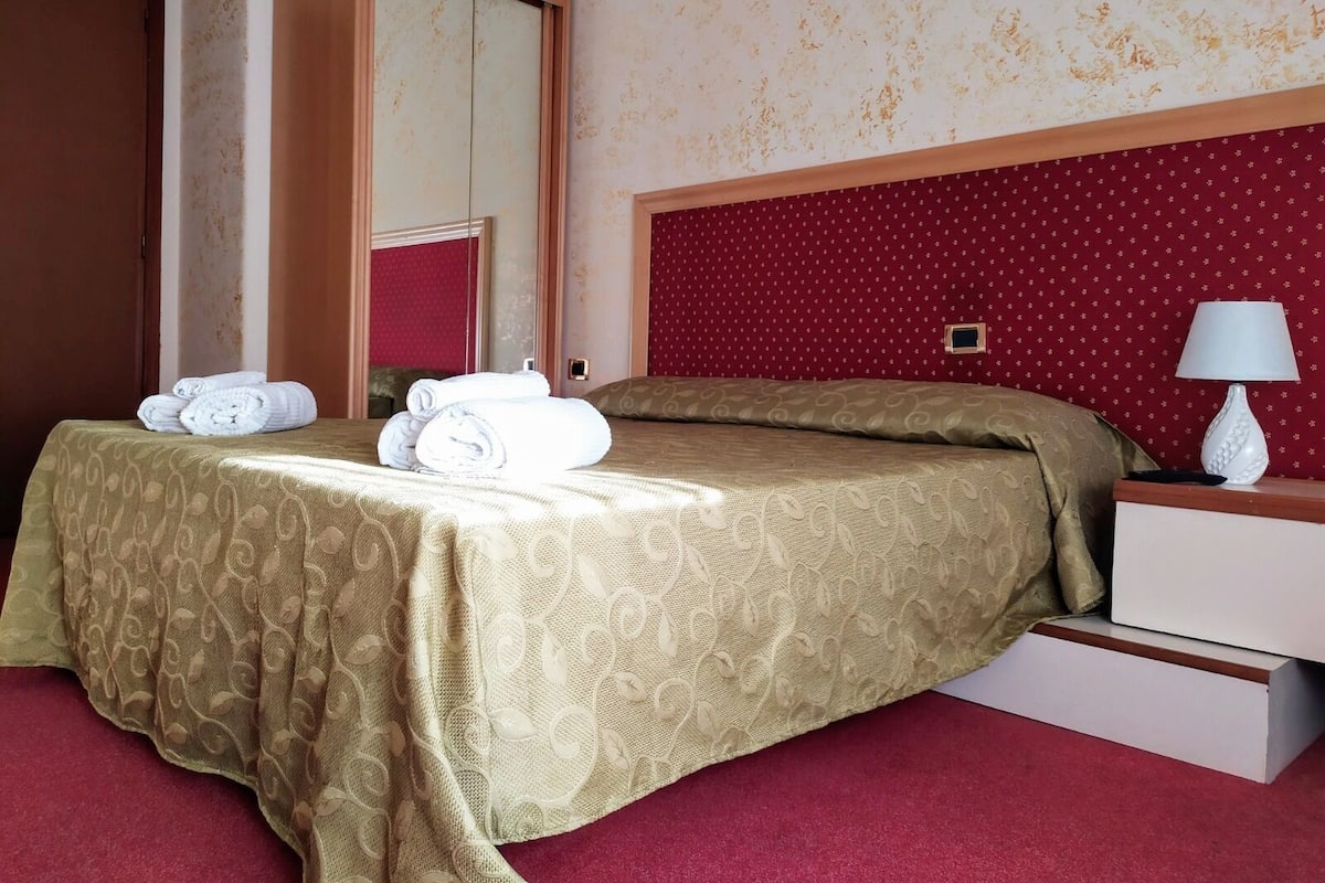 Basic Double Room, 1 Double Bed | Frette Italian sheets, premium bedding, pillowtop beds, desk
