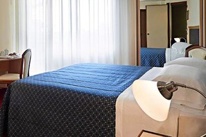 Frette Italian sheets, premium bedding, pillow-top beds, desk - Hotel Palace Masoanri's (Reggio Calabria)