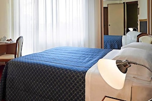 Frette Italian sheets, premium bedding, pillowtop beds, desk