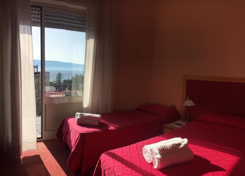 意大利 Frette 床单、高档床上用品、加厚床垫、办公桌