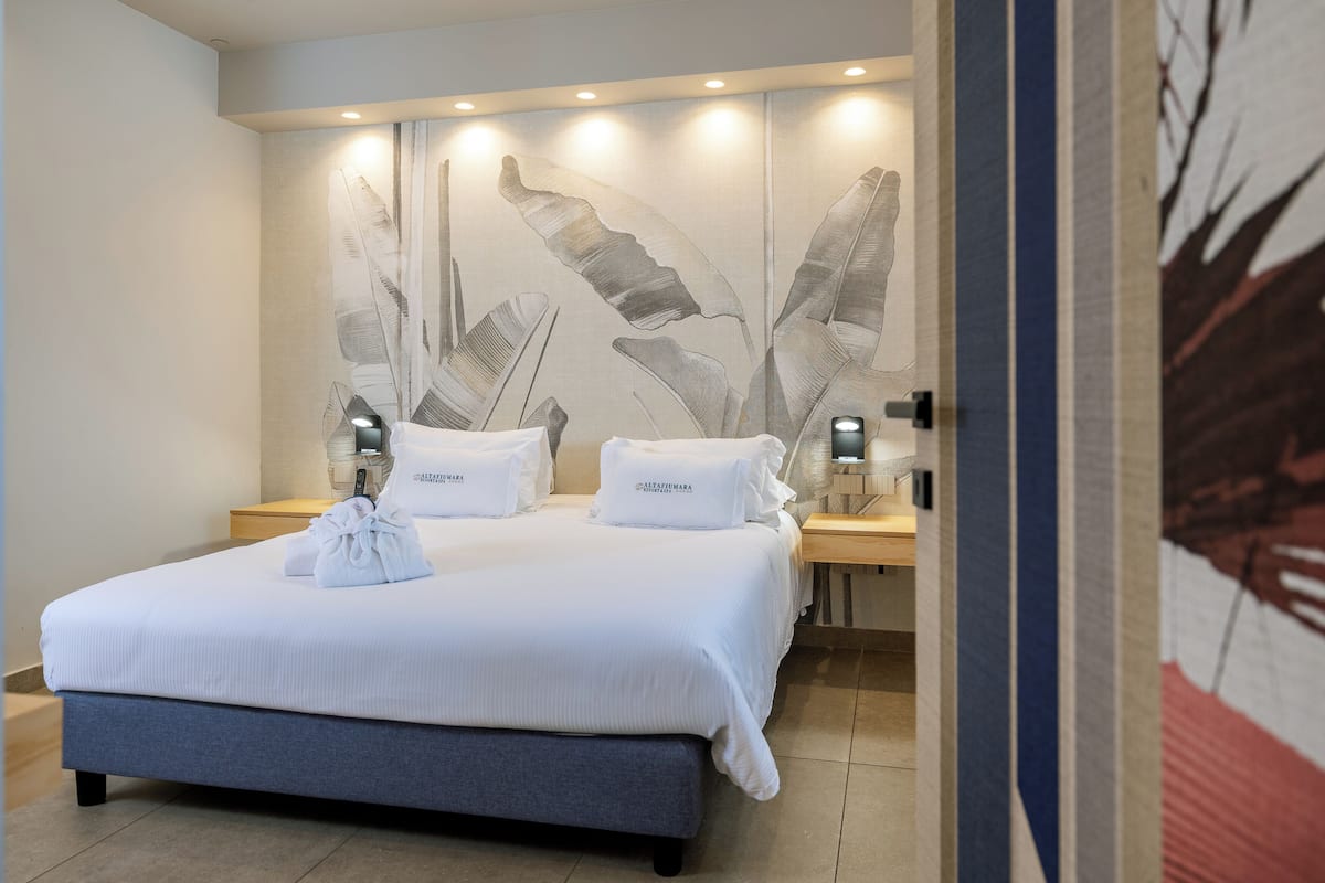 Suite – elite | Sengetøy av topp kvalitet, minibar, safe på rommet og skrivebord