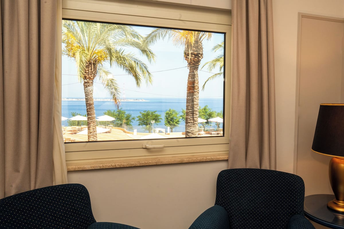 Elite Suite | 1 bedroom, premium bedding, minibar, in-room safe