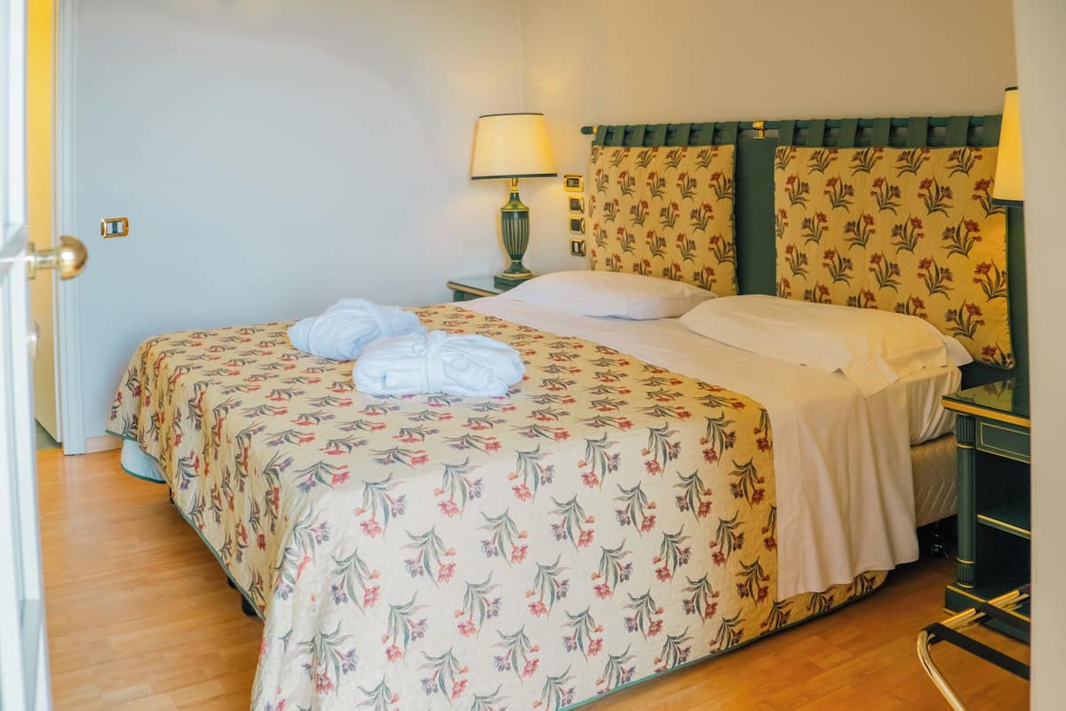 Classic Double or Twin Room, 1 Double or 2 Single Beds, Private Bathroom, Garden View | 1 bedroom, premium bedding, minibar, in-room safe