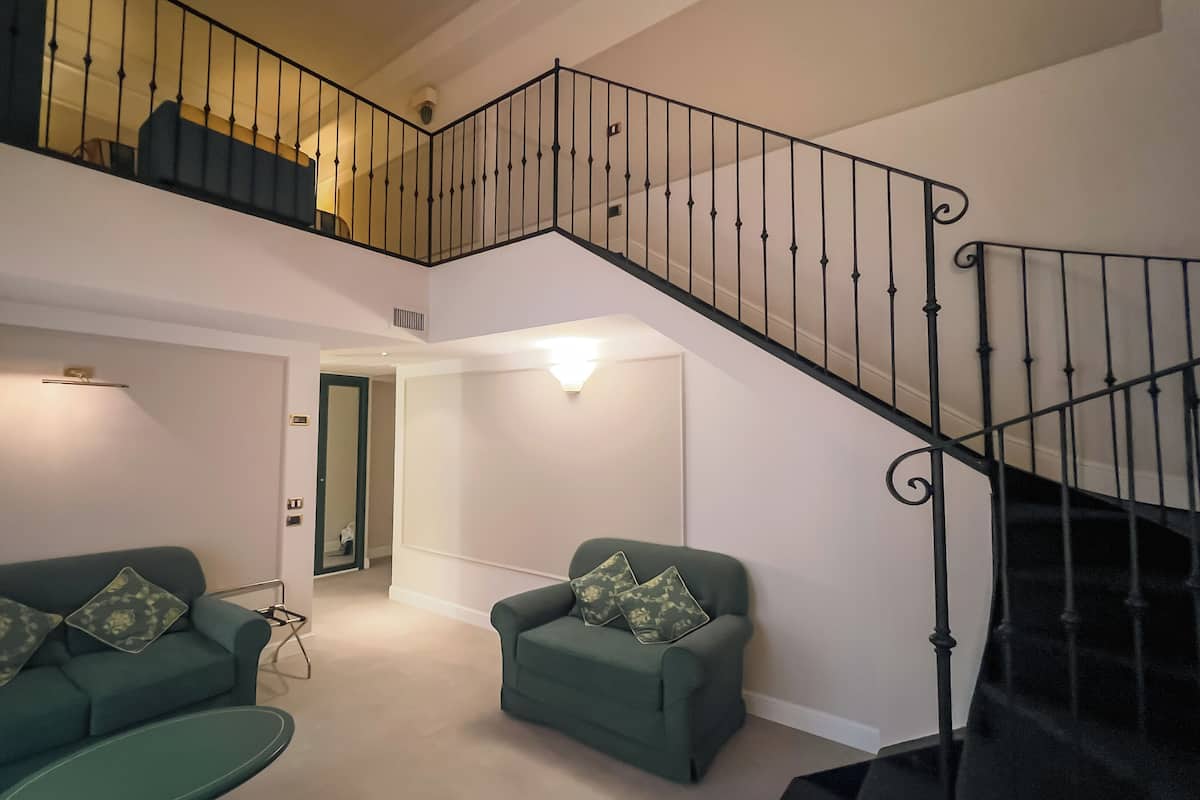 Economy Room | 1 bedroom, premium bedding, minibar, in-room safe