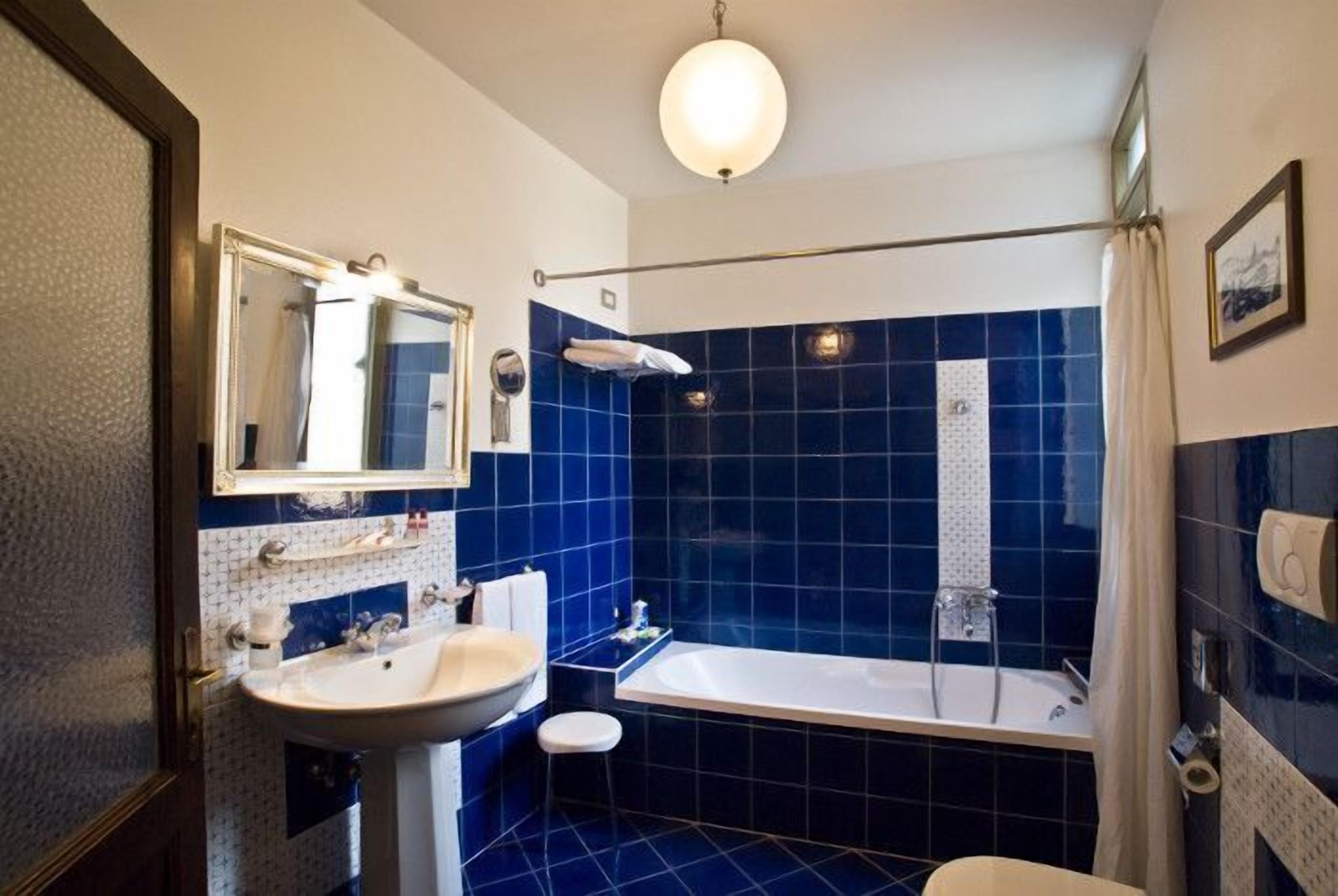classic triple room | bathroom | deep-soaking bathtub, hair dryer, bidet, towels