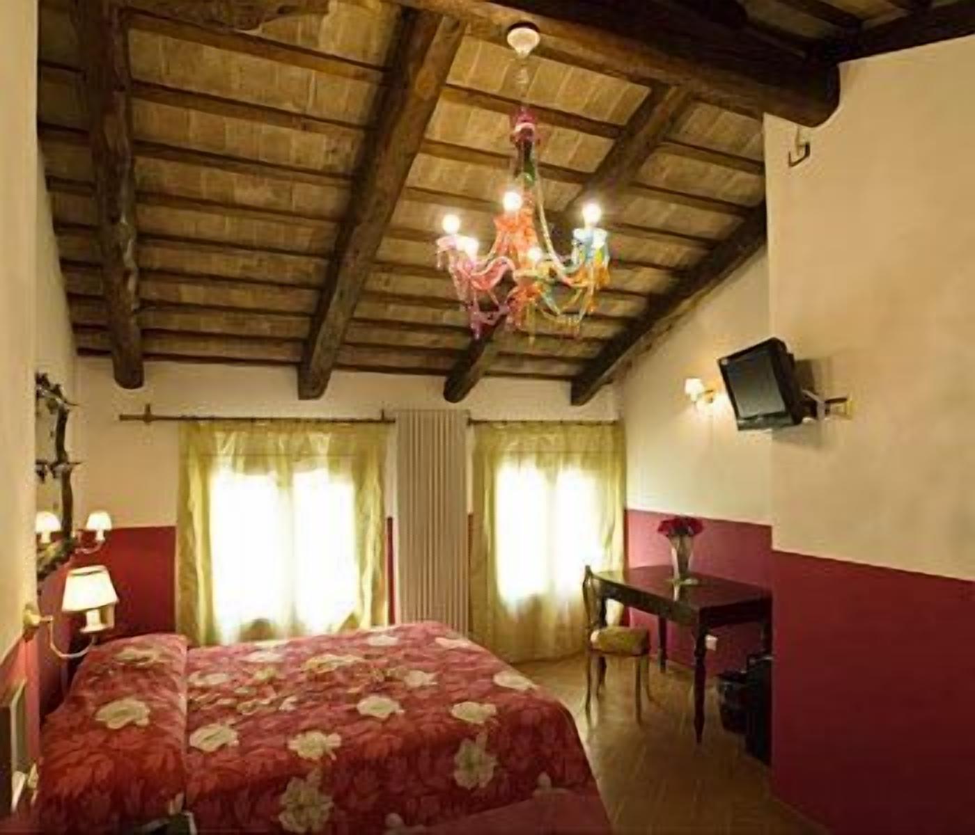 standard room | memory-foam beds, minibar, in-room safe, individually furnished