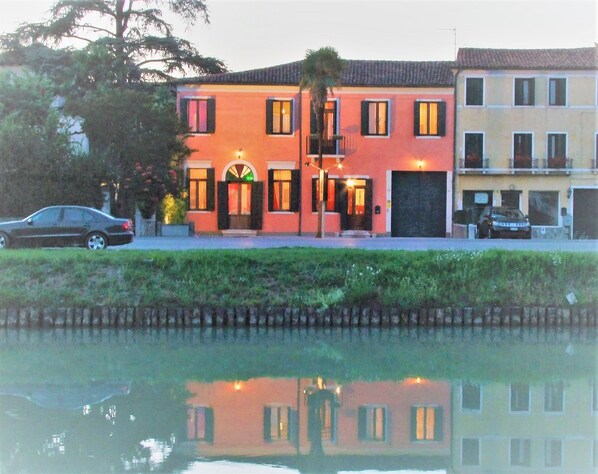 Facciata della struttura